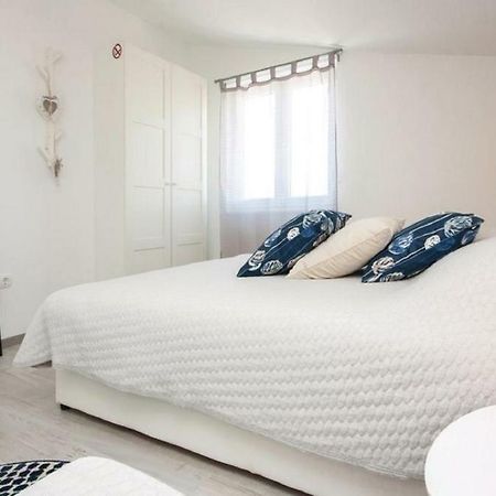 Apartmani Riva Rogoznica  Esterno foto