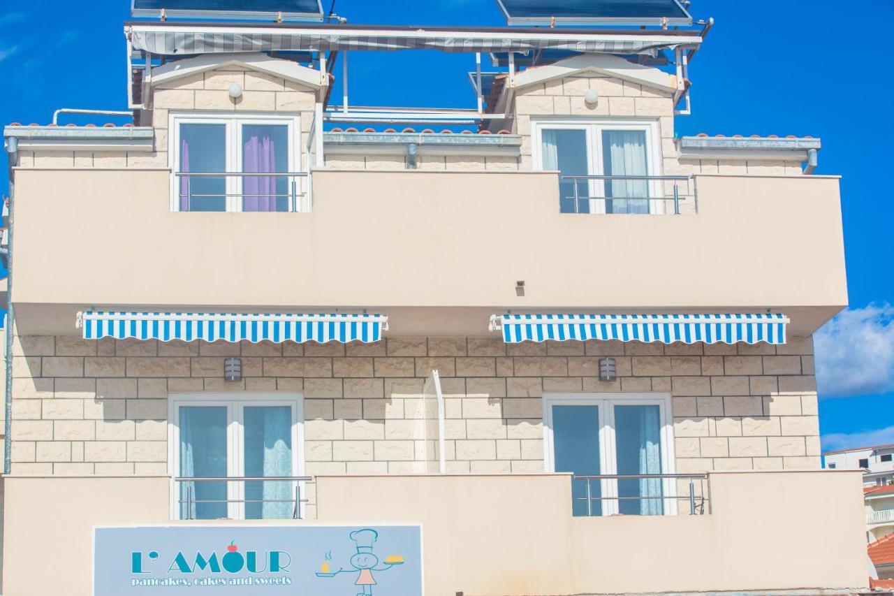 Apartmani Riva Rogoznica  Esterno foto