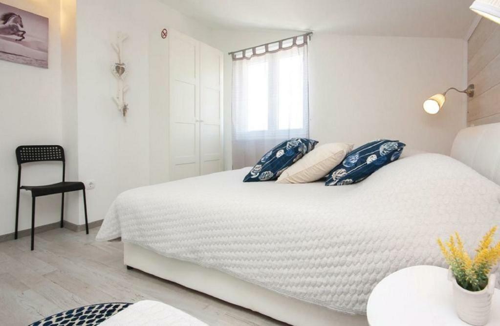 Apartmani Riva Rogoznica  Esterno foto