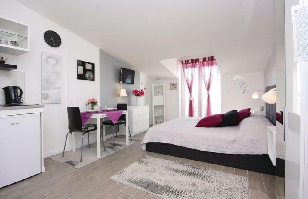 Apartmani Riva Rogoznica  Esterno foto