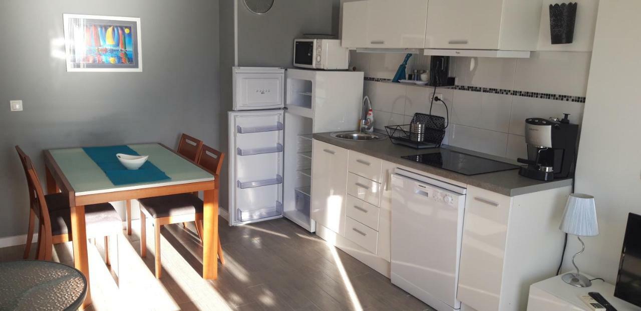 Apartmani Riva Rogoznica  Esterno foto