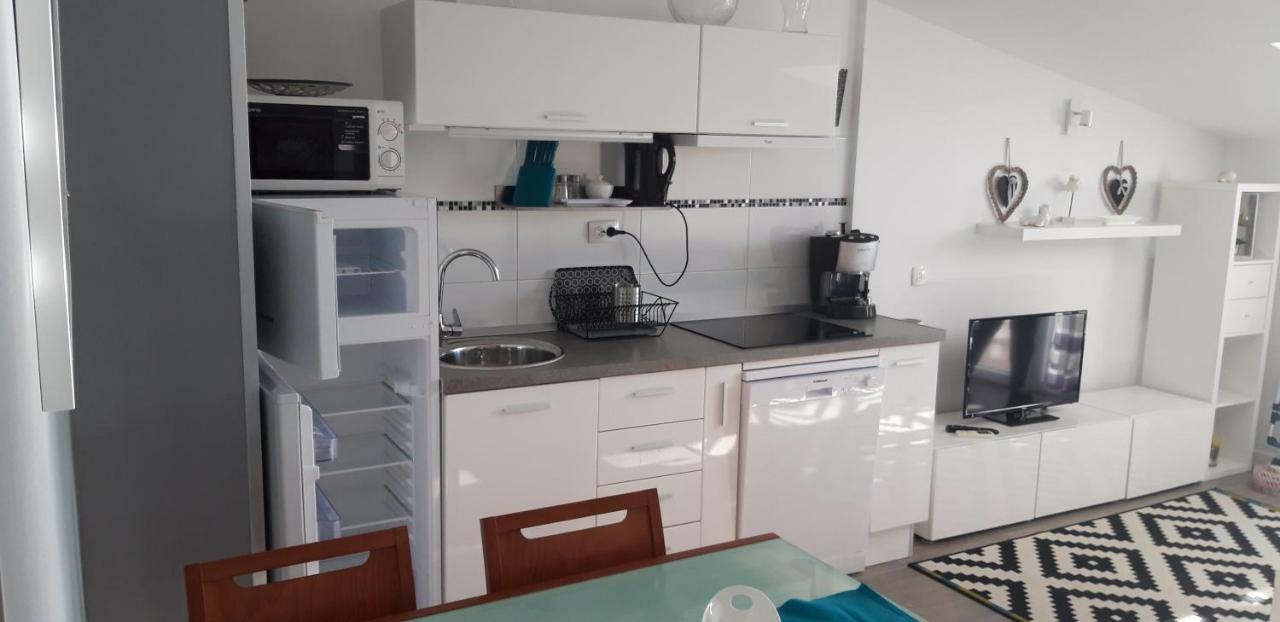 Apartmani Riva Rogoznica  Esterno foto