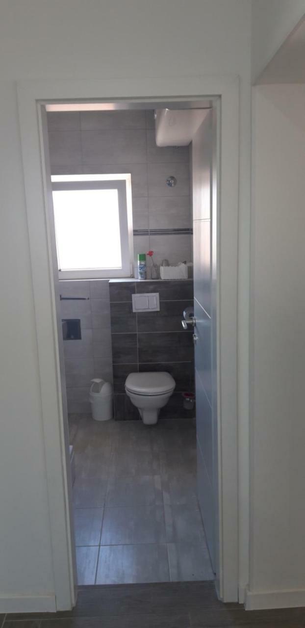 Apartmani Riva Rogoznica  Esterno foto