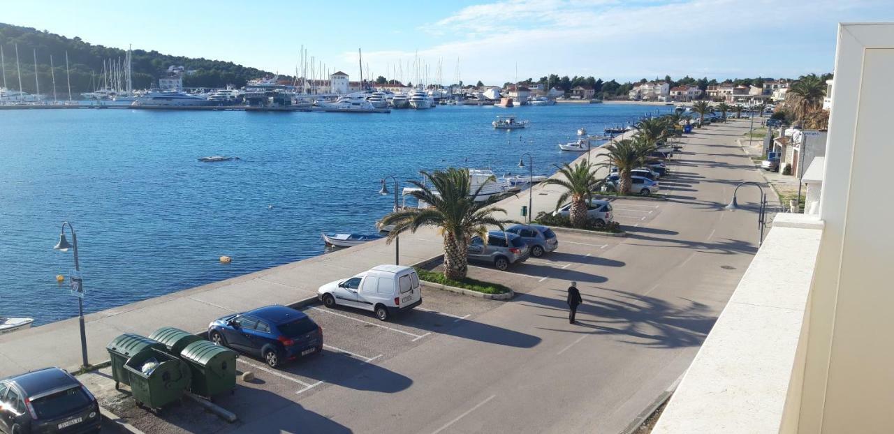 Apartmani Riva Rogoznica  Esterno foto